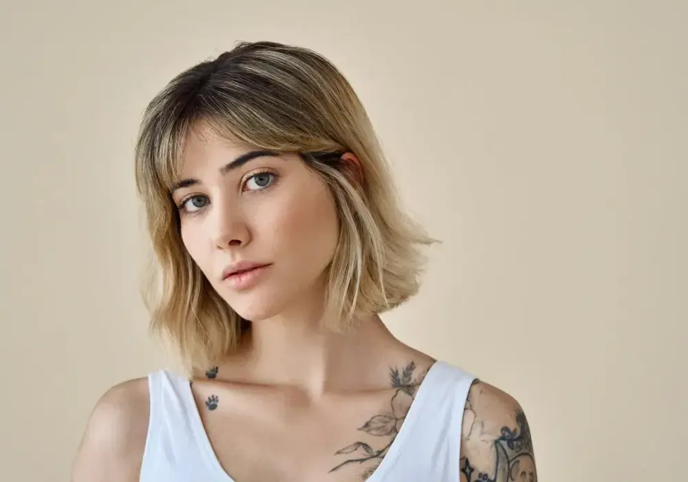 Clavi cut do obojczyków - komu pasuje i jak go stylizować