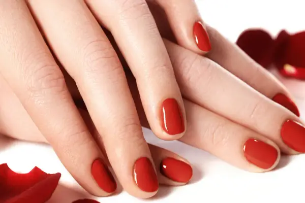 Manicure tytanowy - czy to lepsze niż hybryda? Sprawdź!